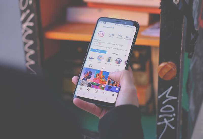 Photo descriptions on Instagram – how to create them to engage and sell?